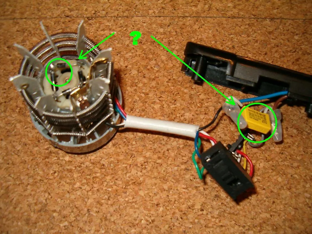 Wnętrze suszarki do włos&oacute;w Remington wentylator grzałka