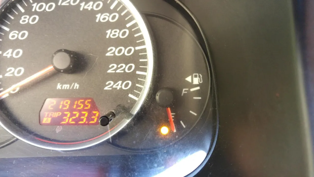 Mazda 6 GH wlew paliwa kontrolka rezerwy