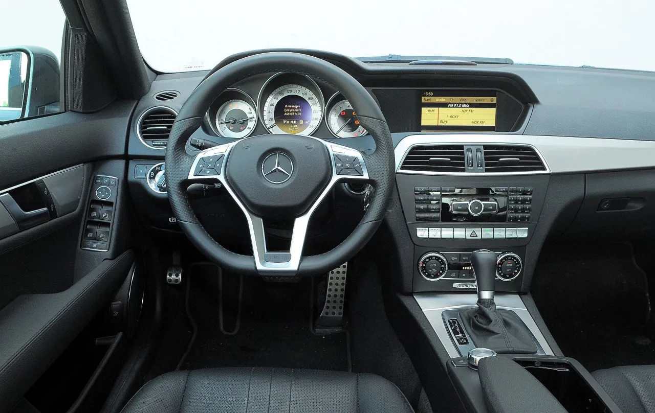 Mercedes Klasa C typowe usterki wnętrze