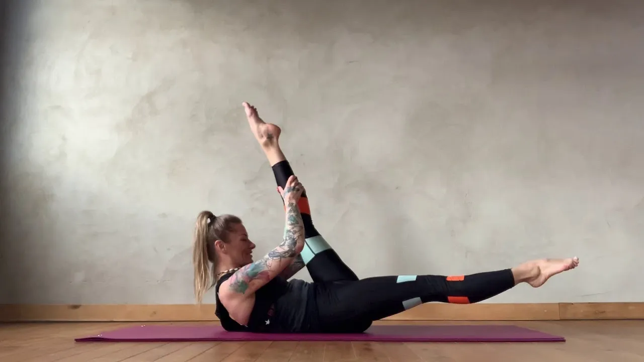 Pilates ćwiczenia na macie dla początkujących