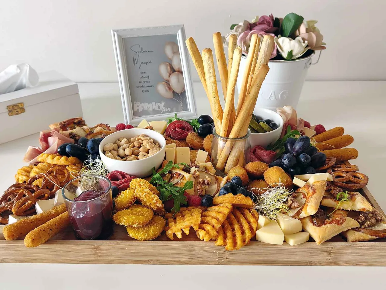 aranżacja deski przekąsek obfitość