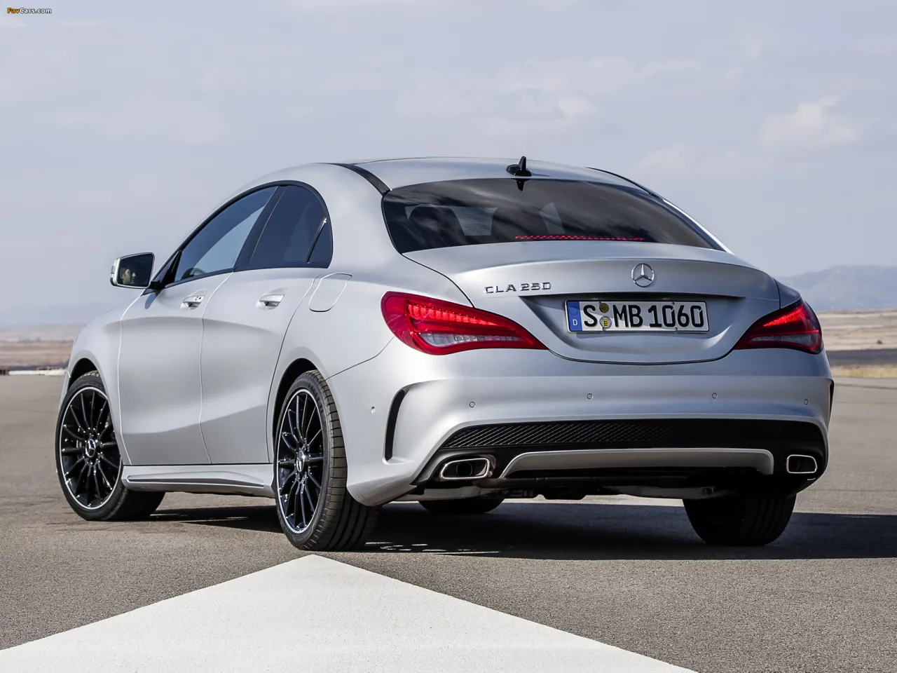 Zdjęcie CLA AMG Mercedes-Benz: wszystko, co musisz wiedzieć przed zakupem