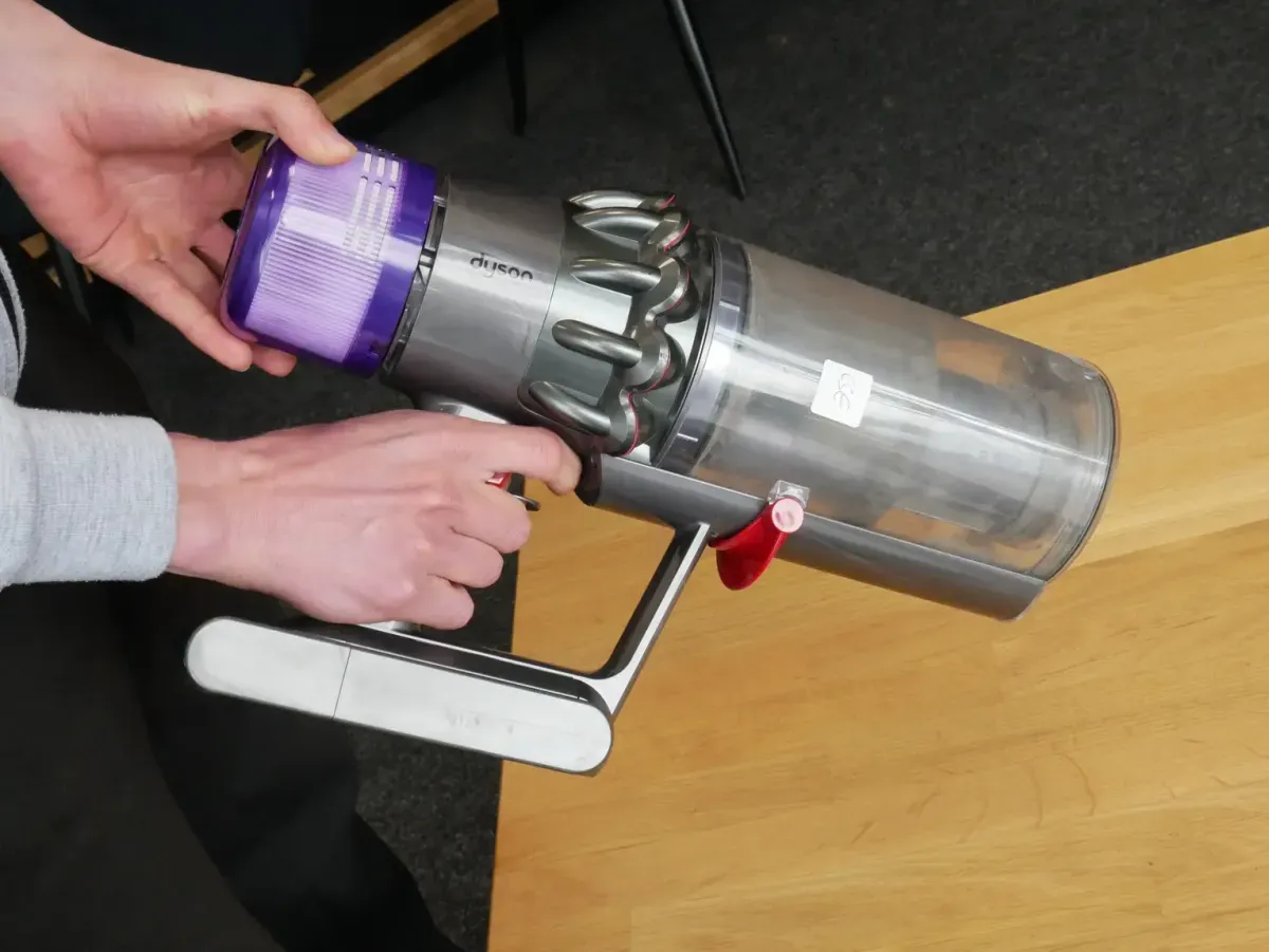 filtr odkurzacza dyson brudny czysty