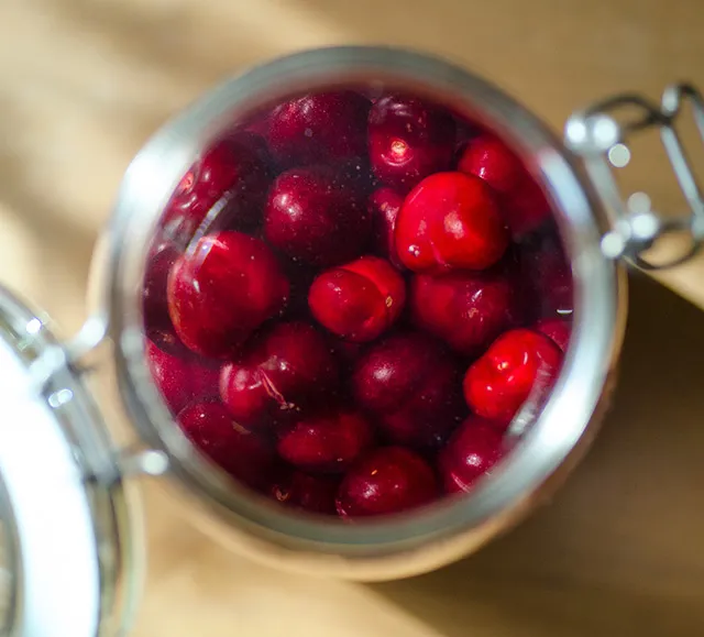 Świeże, dojrzałe czereśnie do nalewki