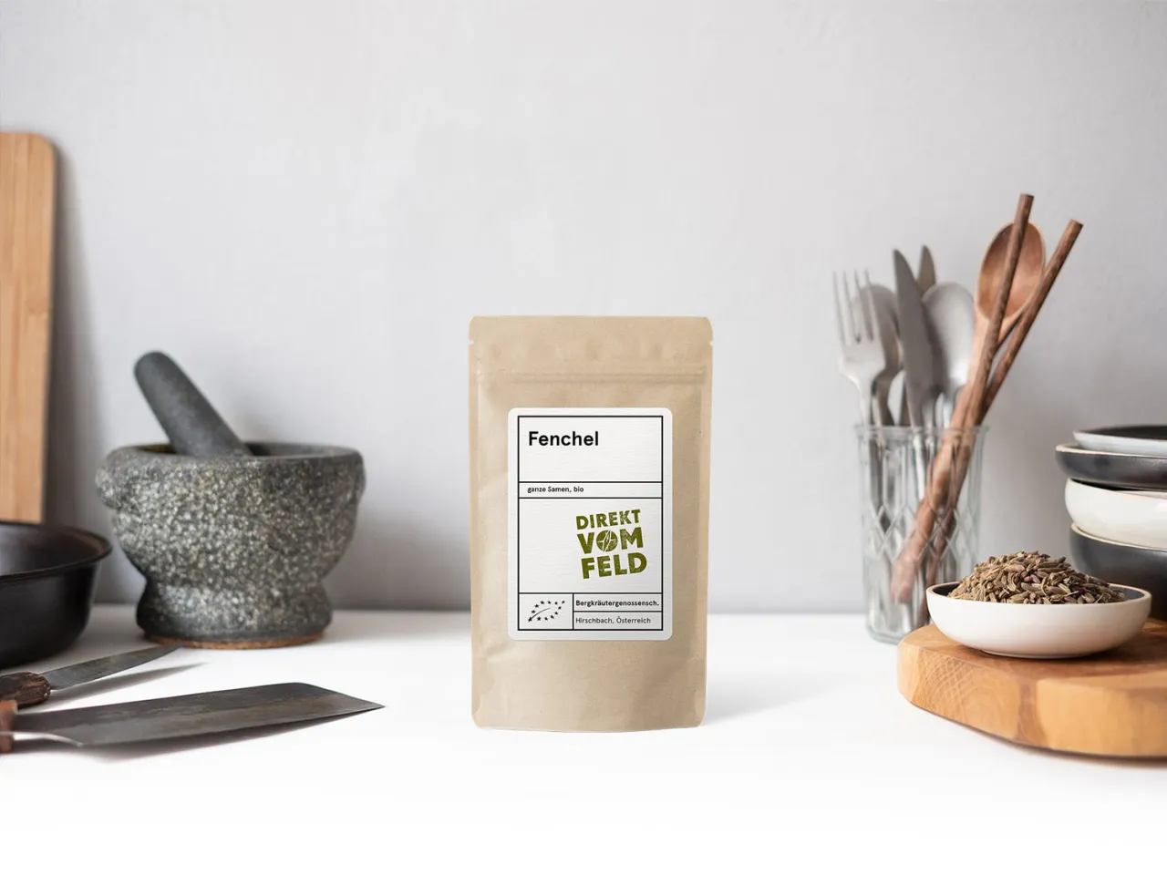 Verschiedene Gew&uuml;rze und Fenchelknolle