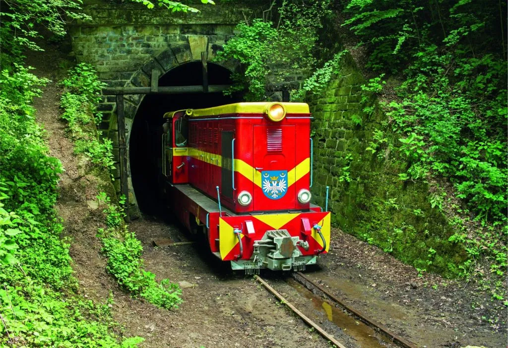 Tunel w Szklarach kolejka wąskotorowa
