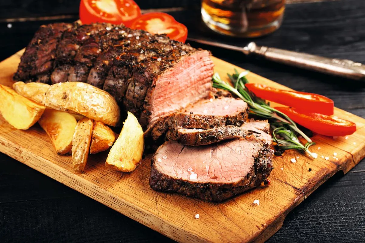 R&oacute;żne kawałki wołowiny do pieczenia
