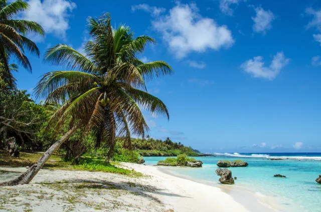 r&oacute;żnorodne wakacje, podr&oacute;że, plaża, g&oacute;ry, miasto