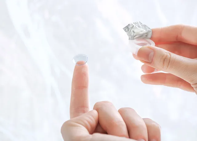 soczewki jednodniowe miesięczne różnice