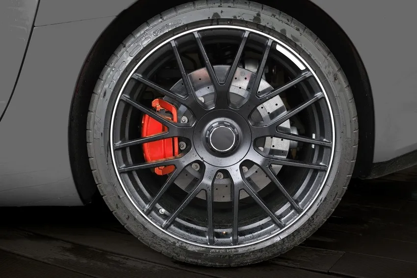 zbyt wąska felga do opony, zbyt szeroka felga do opony, efekt naciągu i balonu