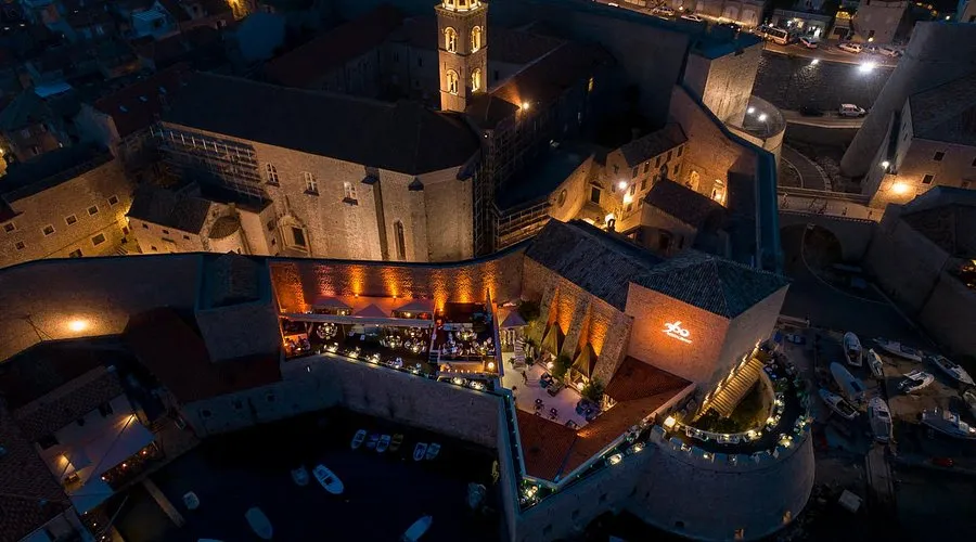 Restaurant 360 Dubrovnik interior and view