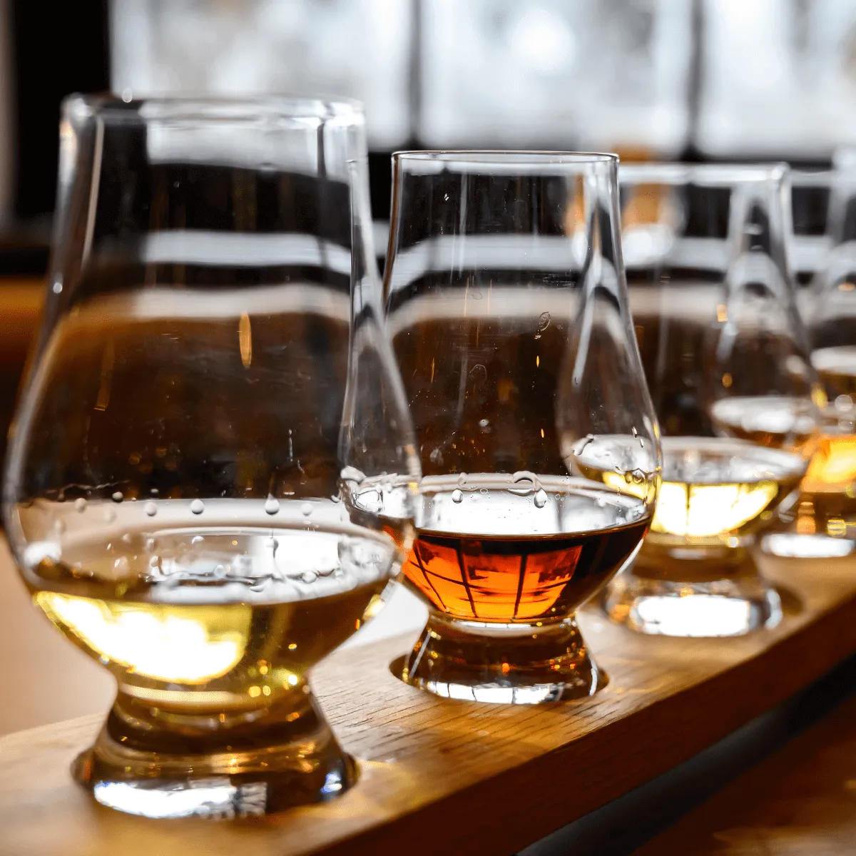 Zdjęcie Skąd pochodzi whisky? Odkryj fascynującą historię i tradycje