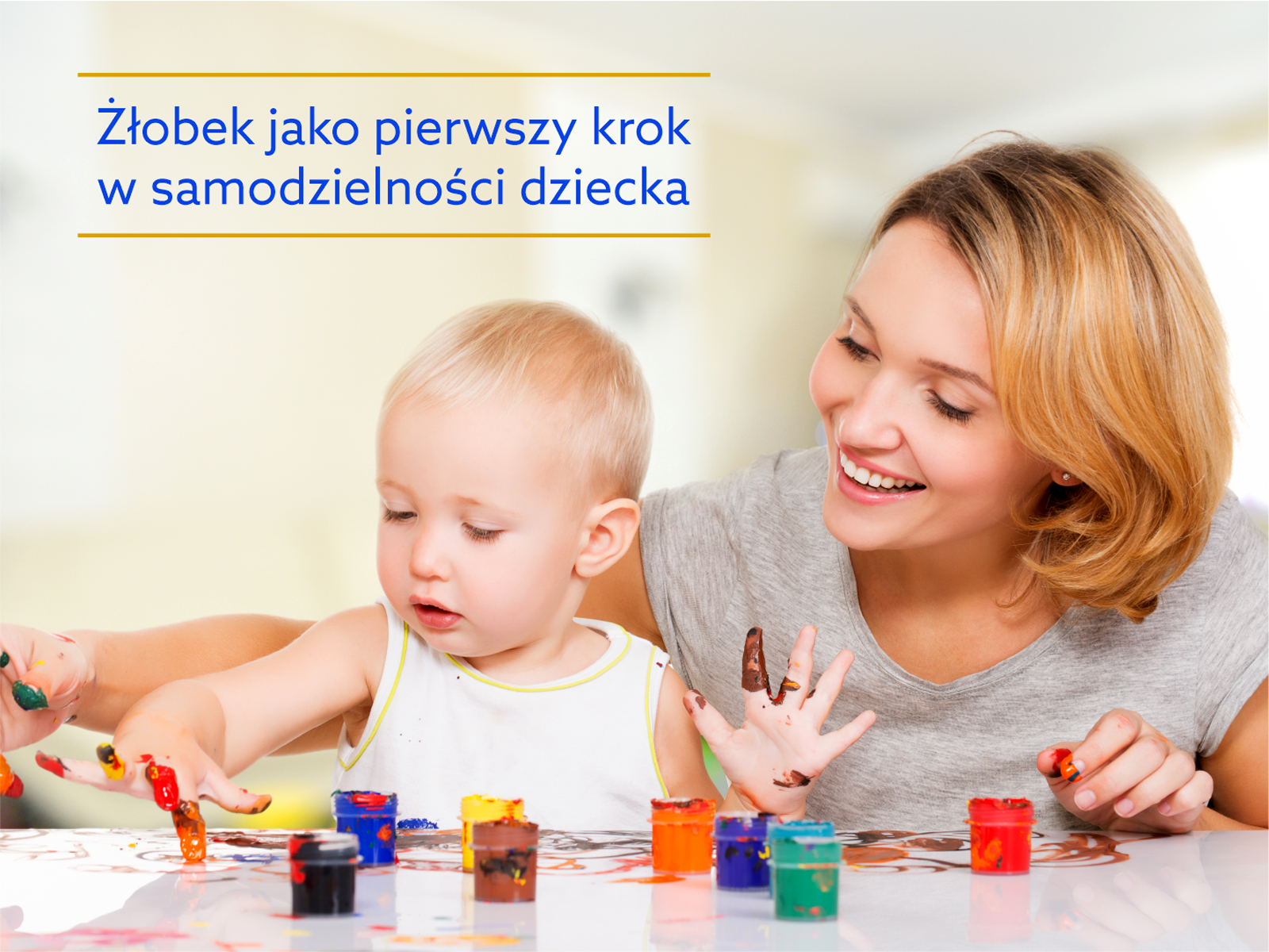 Mama i dziecko malują palcami. Żłobek jako pierwszy krok w samodzielności dziecka.