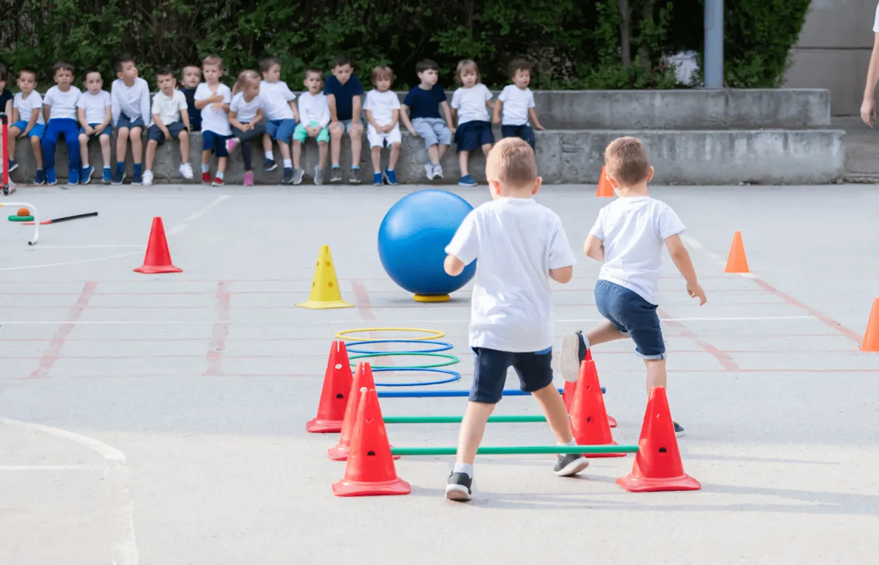 nietypowe przybory do ćwiczeń wf