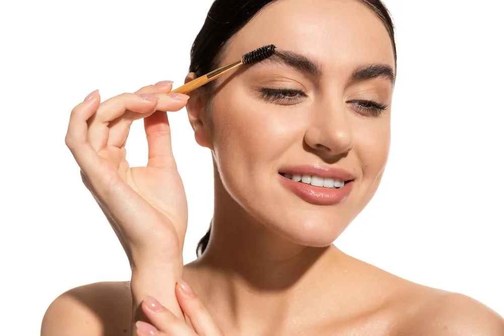 Pielęgnacja brwi po hennie pudrowej pierwsze 48h