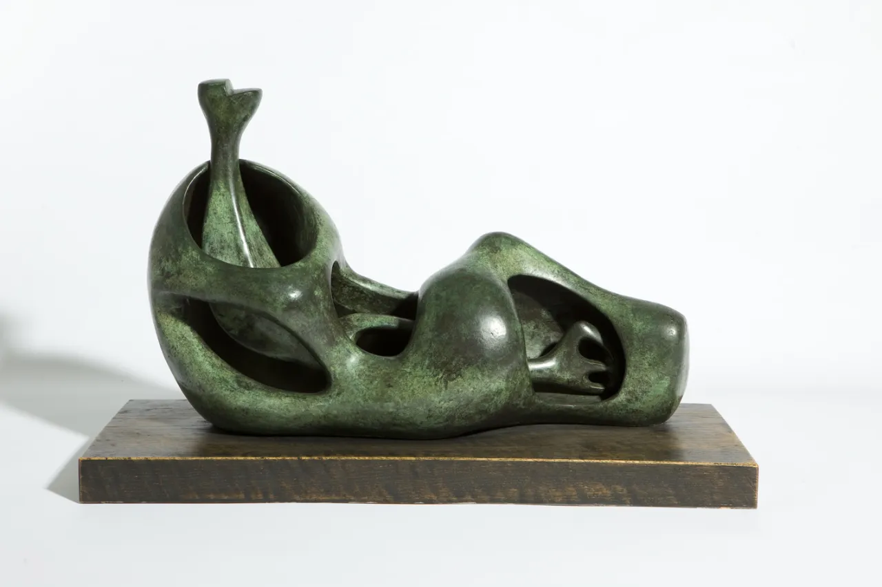 Henry Moore Skulptur organische Formen