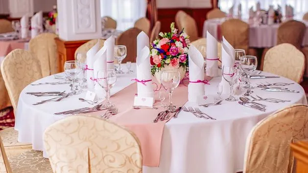 Ukryte koszty wesela para młoda