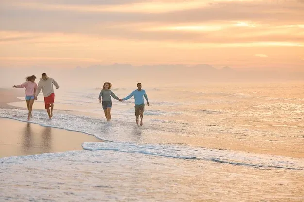 plaża morze lato słońce ludzie kąpiący się