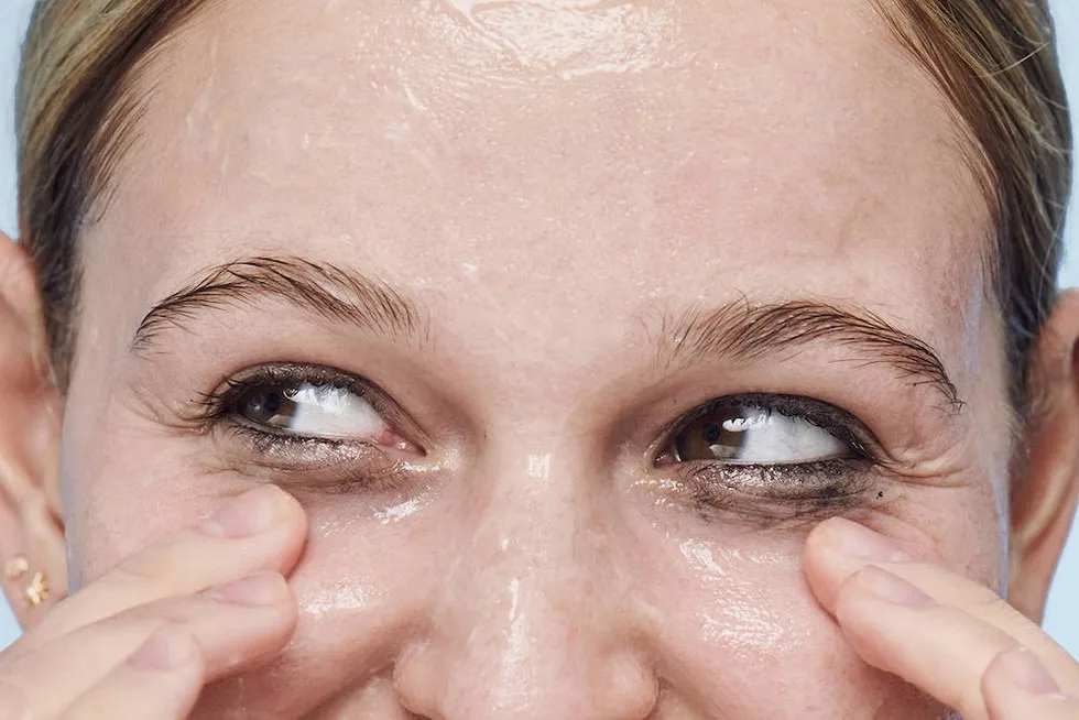 Produkty zakazane w demakijażu oczu