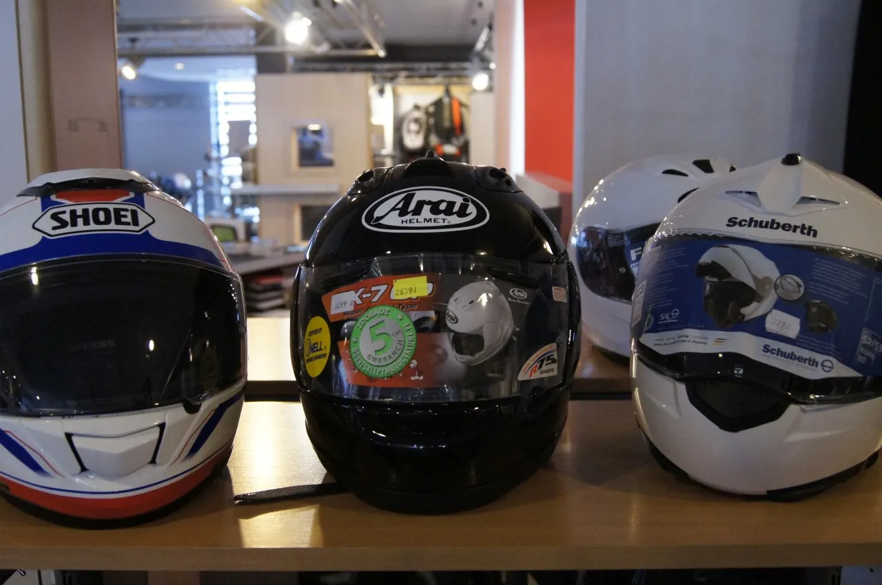 kaski motocyklowe premium Shoei Arai Schuberth