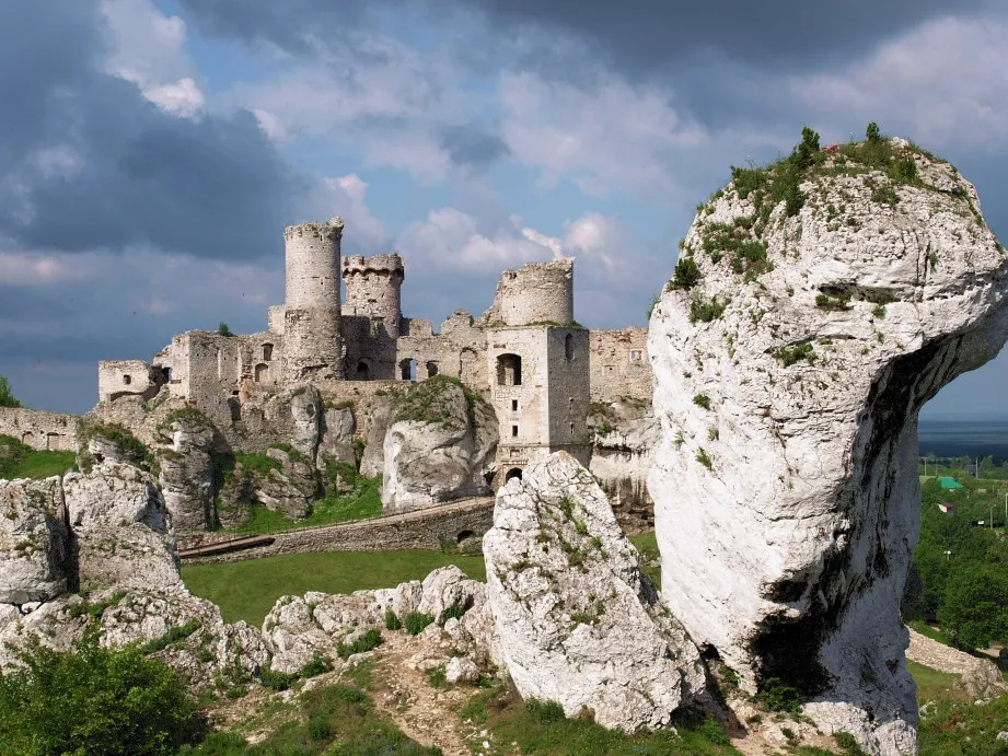 Zamek Ogrodzieniec ruiny