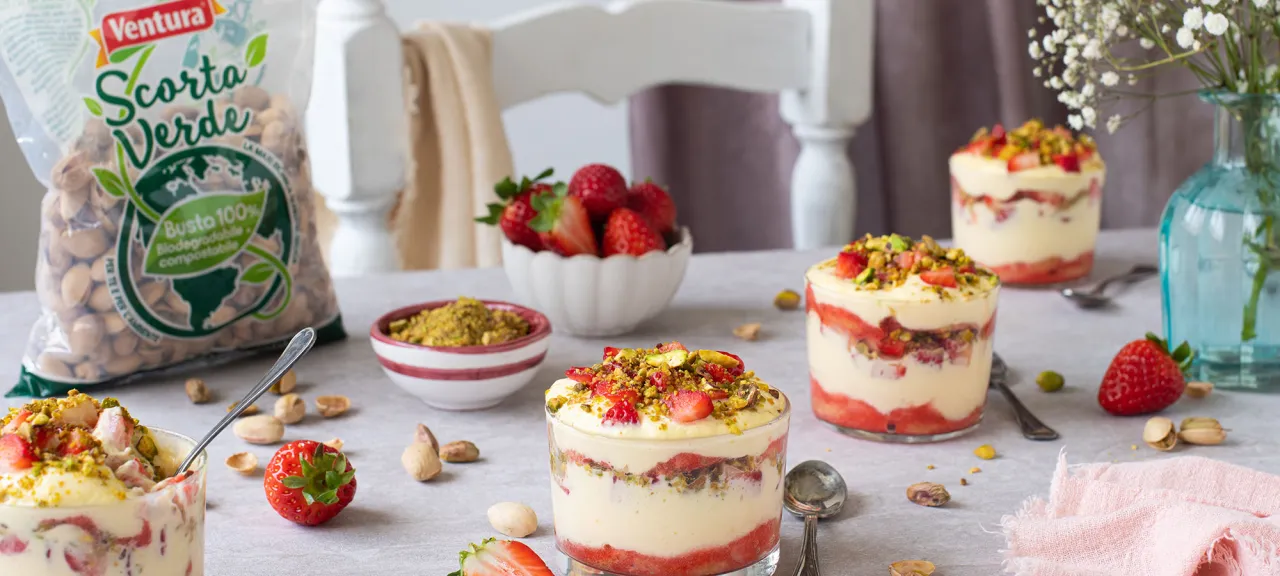 Tiramis&ugrave; alle fragole o tiramis&ugrave; al pistacchio