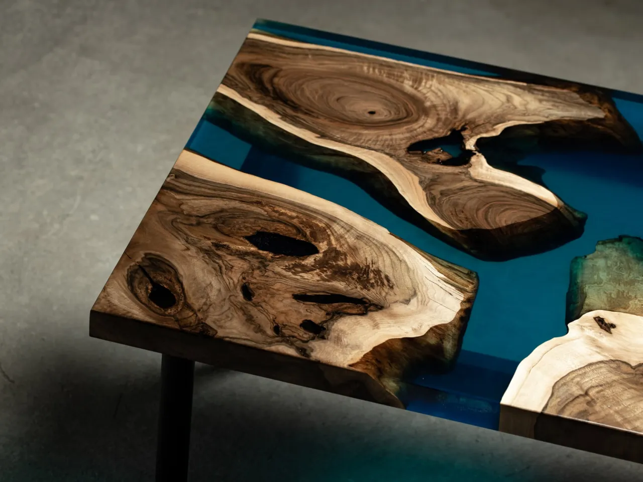 St&oacute;ł z żywicy epoksydowej trendy 2025