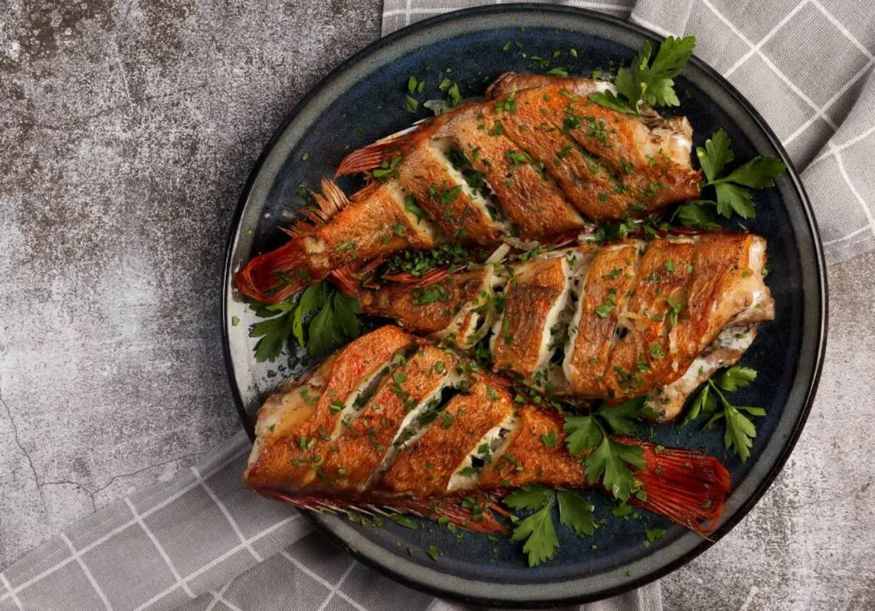 Karmazyn ryba na talerzu