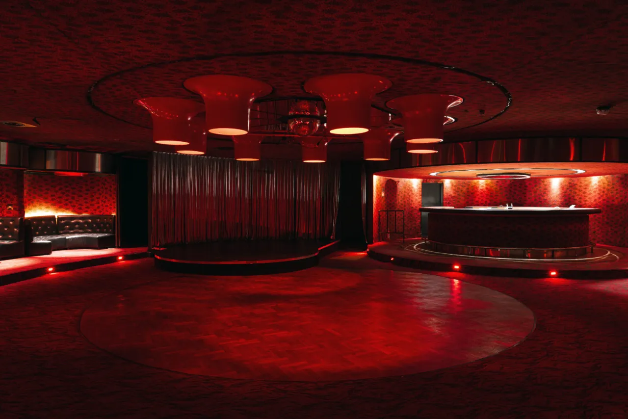 Hotel Forum Krak&oacute;w lata 80. wnętrza