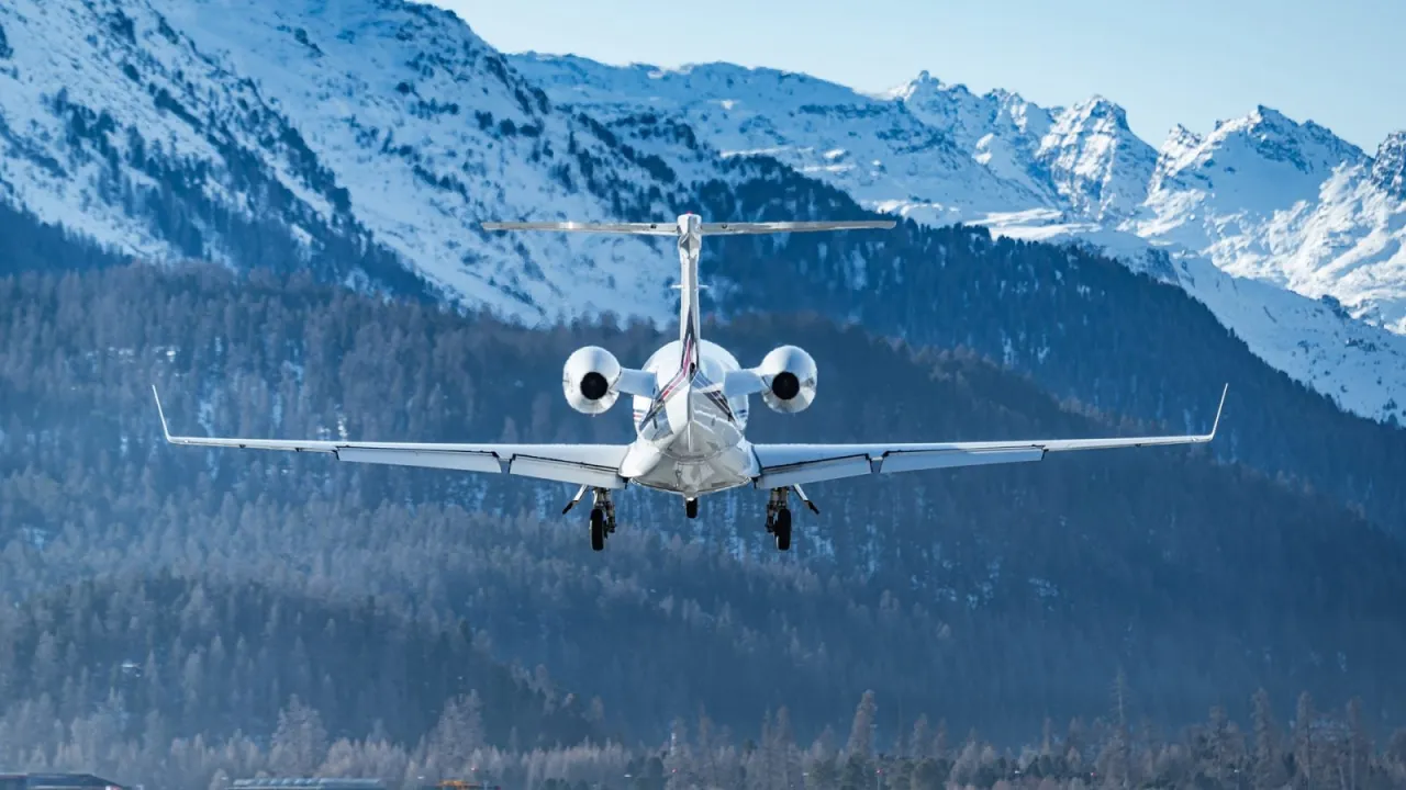 mapa połączeń lotniczych do alpejskich kurort&oacute;w