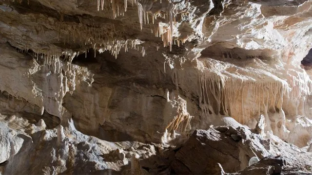 Zdjęcie Jaskinia Niedźwiedzia w Sudetach: najpiękniejsza atrakcja Dolnego Śląska