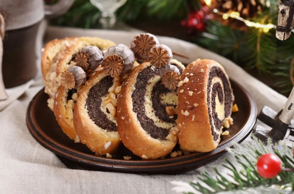 Makowiec zawijany z odchodzącą skórką