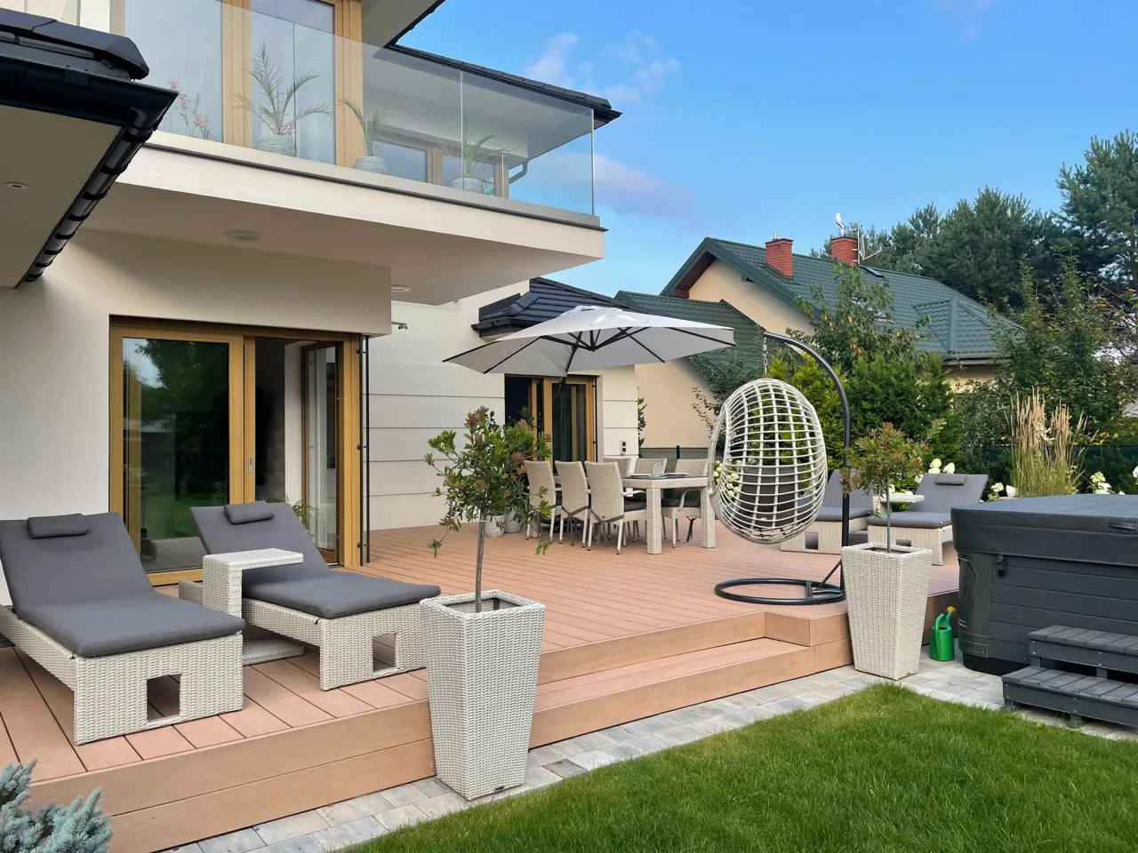 Nowoczesny taras jako przedłużenie salonu