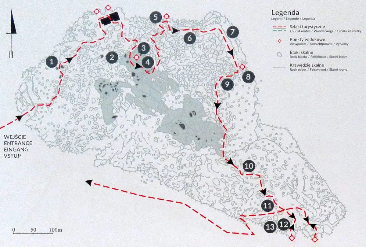 Mapa turystyczna G&oacute;r Stołowych z zaznaczonymi szlakami, punktami widokowymi i blokami skalnymi. Idealne miejsce na nocleg i piesze wędr&oacute;wki.