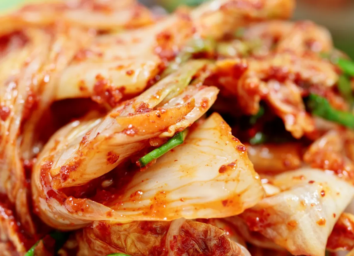 zepsute kimchi pleśń i dobre kimchi
