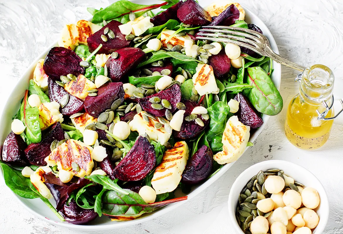 Sałatki z buraków po ugotowaniu, różne rodzaje