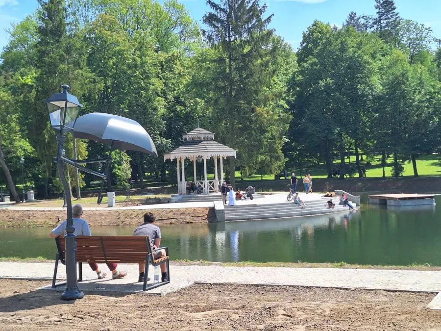 Park Zdrojowy Nałęcz&oacute;w wiosna