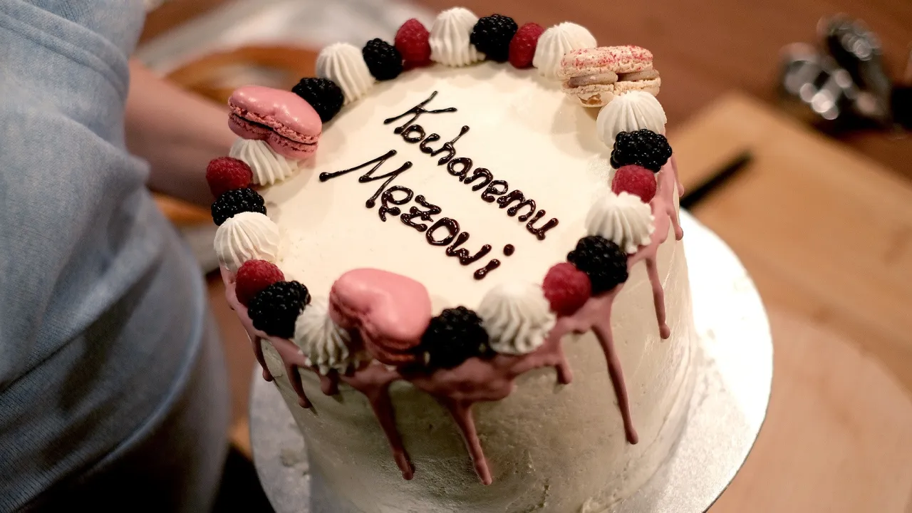 tort z napisem domowej roboty