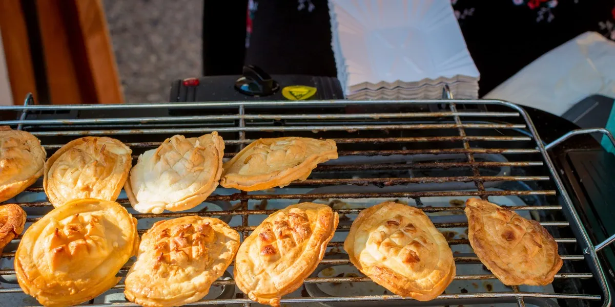 prawdziwy oscypek a podr&oacute;bka por&oacute;wnanie