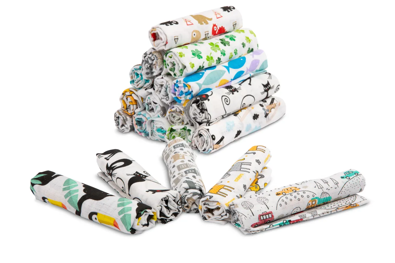 Por&oacute;wnanie pieluch tetrowych i flanelowych infografika