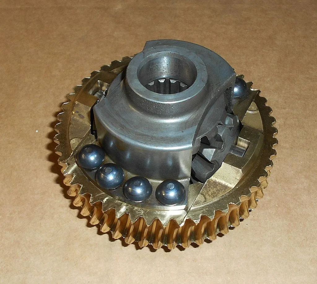 Narzędzia do regulacji mechanizmu r&oacute;żnicowego ciągnika