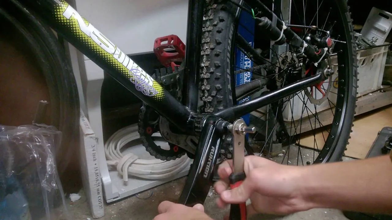 Zdjęcie Jak dokręcić korbę w rowerze? Poradnik dla każdego typu!