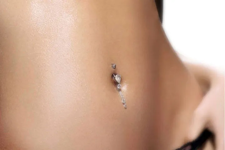Anatomia pępka a piercing