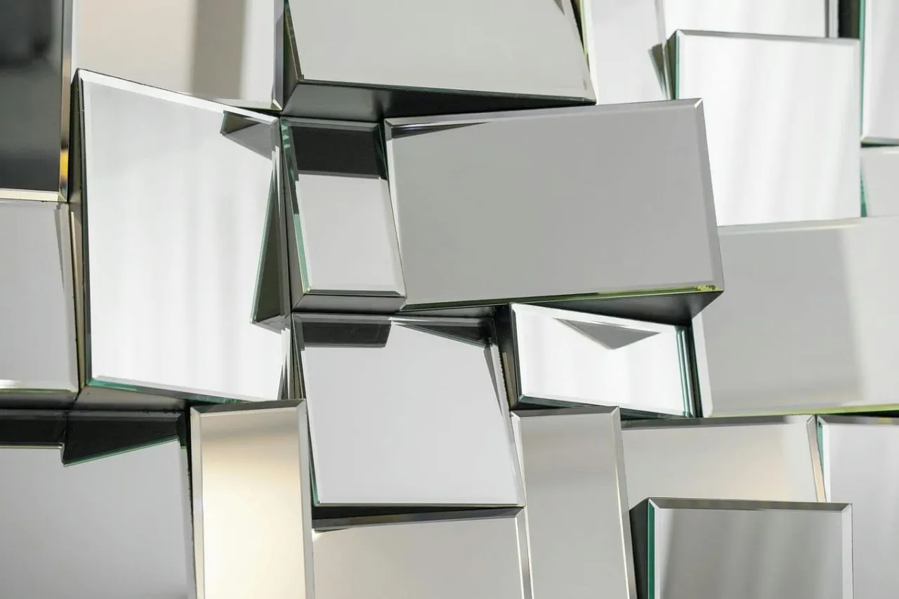 Obr&oacute;bka krawędzi lustra