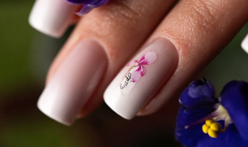 r&oacute;żne rodzaje naklejek na paznokcie hybrydowe