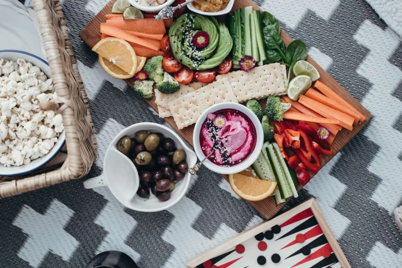 Zdrowe przekąski warzywa z dipami