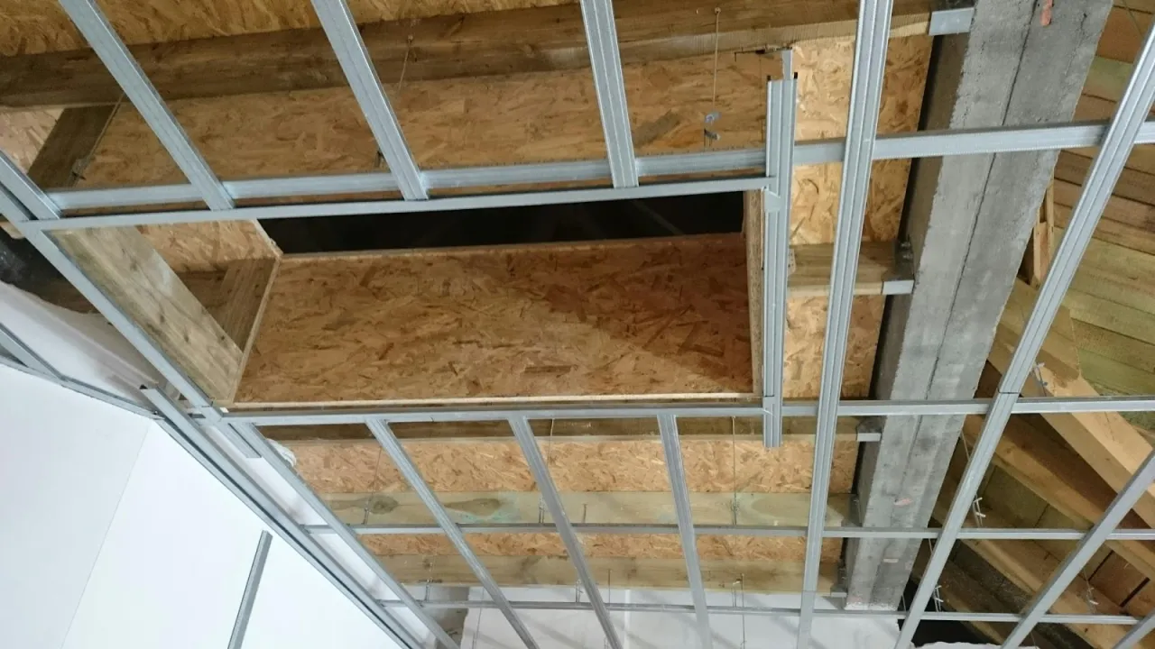 obr&oacute;bka schod&oacute;w strychowych płyty gipsowo kartonowe