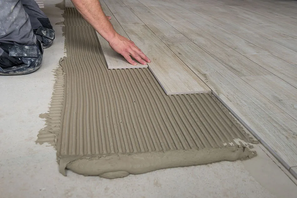 prace przygotowawcze przed układaniem płytek