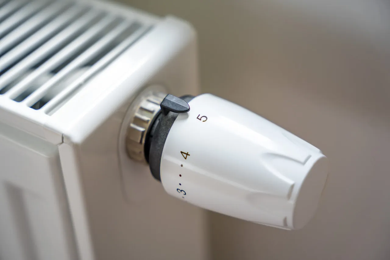 Głowica termostatyczna na grzejniku