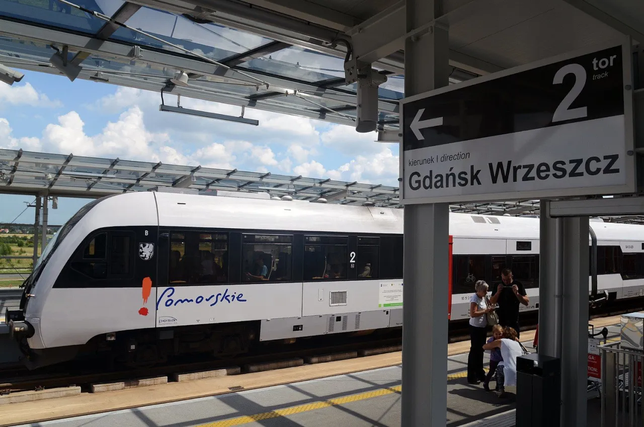 Pociąg PKM na trasie Kartuzy Gdańsk